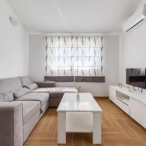 Pocrnic Apartman